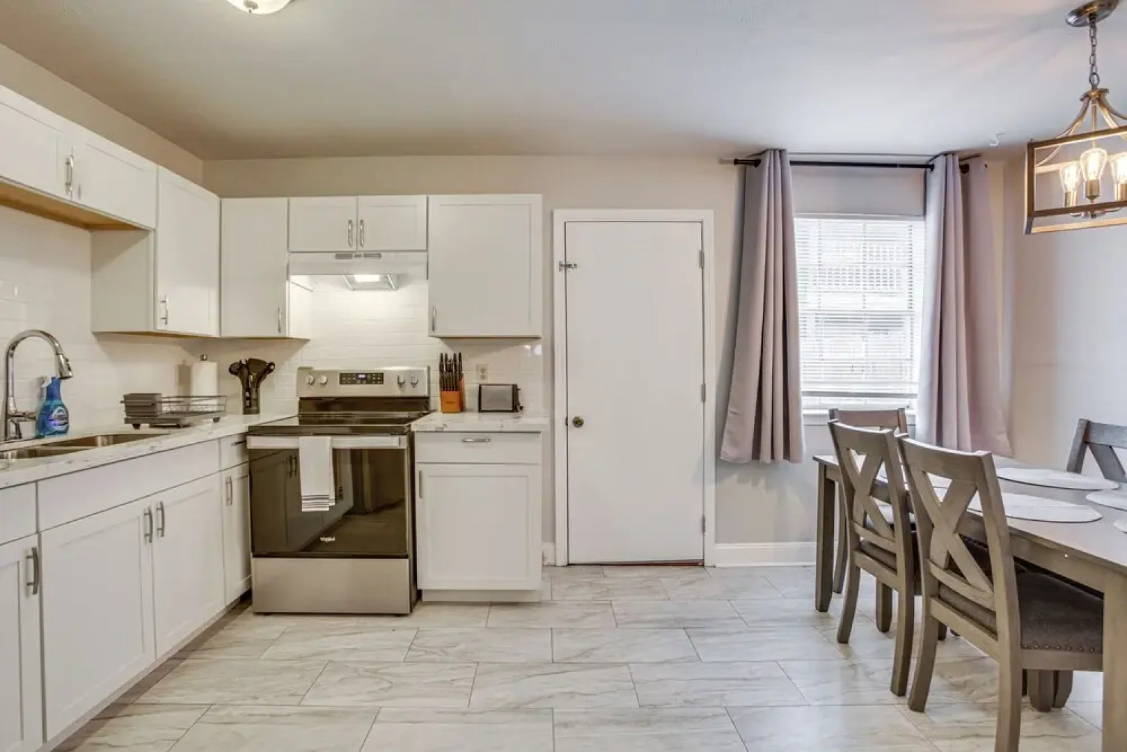 Convenient Kenner Unit w/ Patio - 1 Mi to Airport!