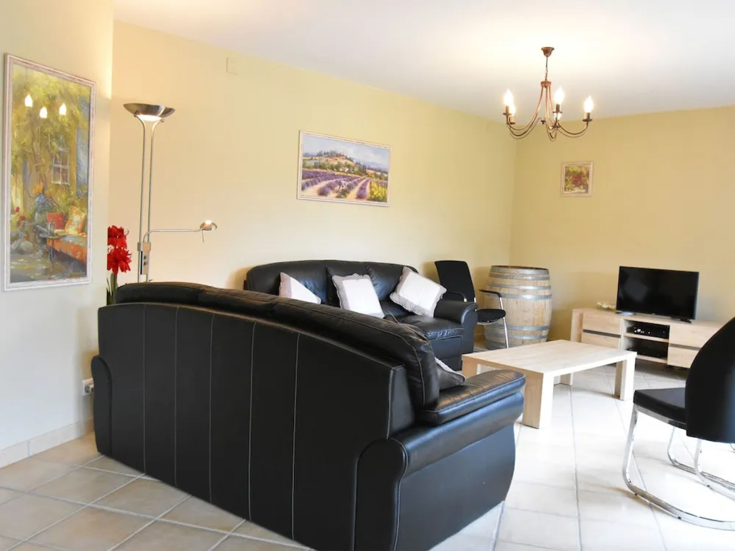 Luxurious Villa in Provence with garden and roofed terrace