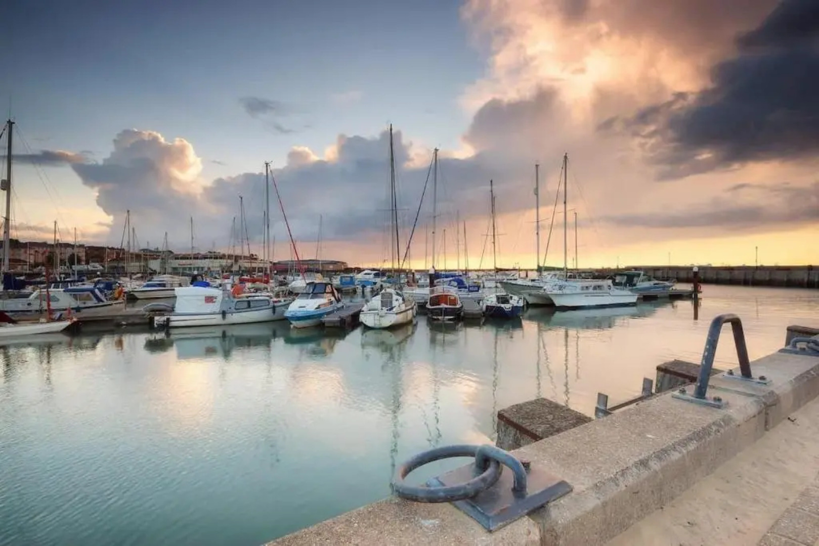 Arden Villa Sleeps 8 Moments From the Golden Sandy Beach of Ryde