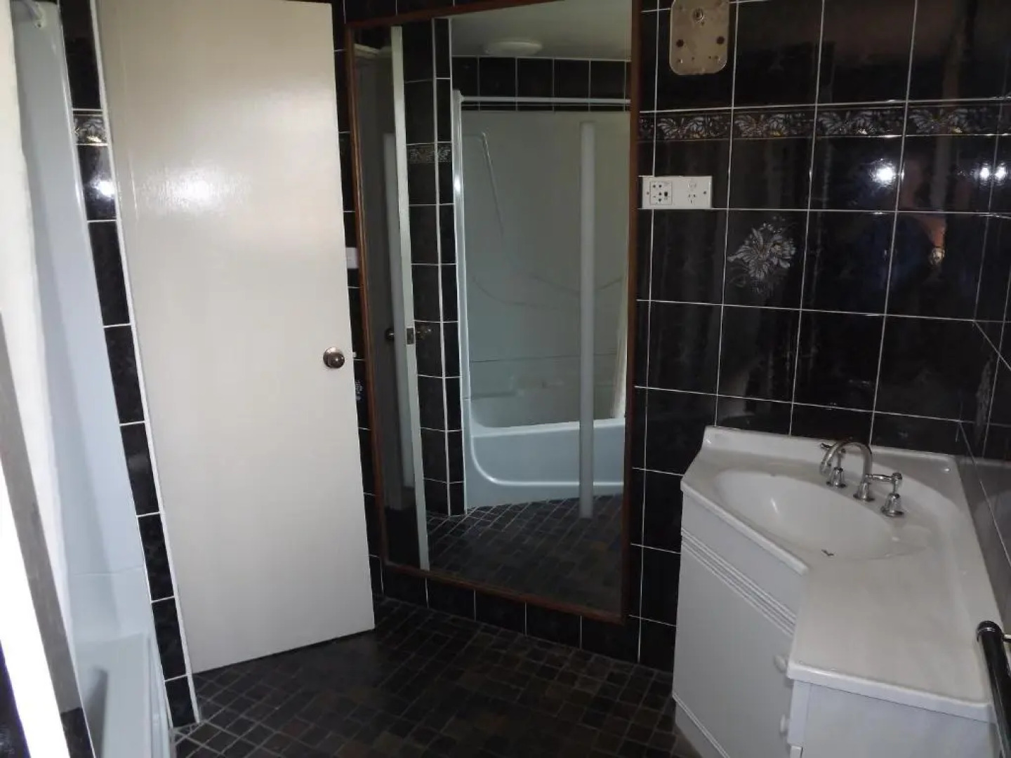 Poet's Recall Motel & Restaurant