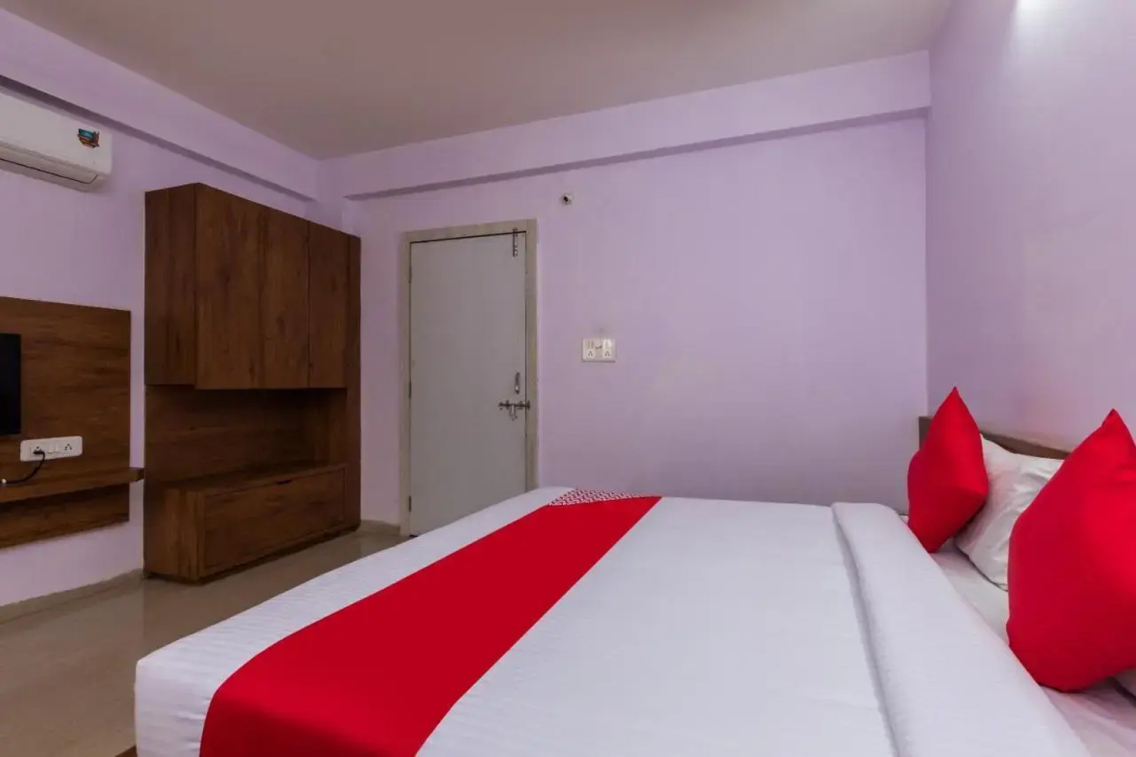 Prince Palace by OYO Rooms