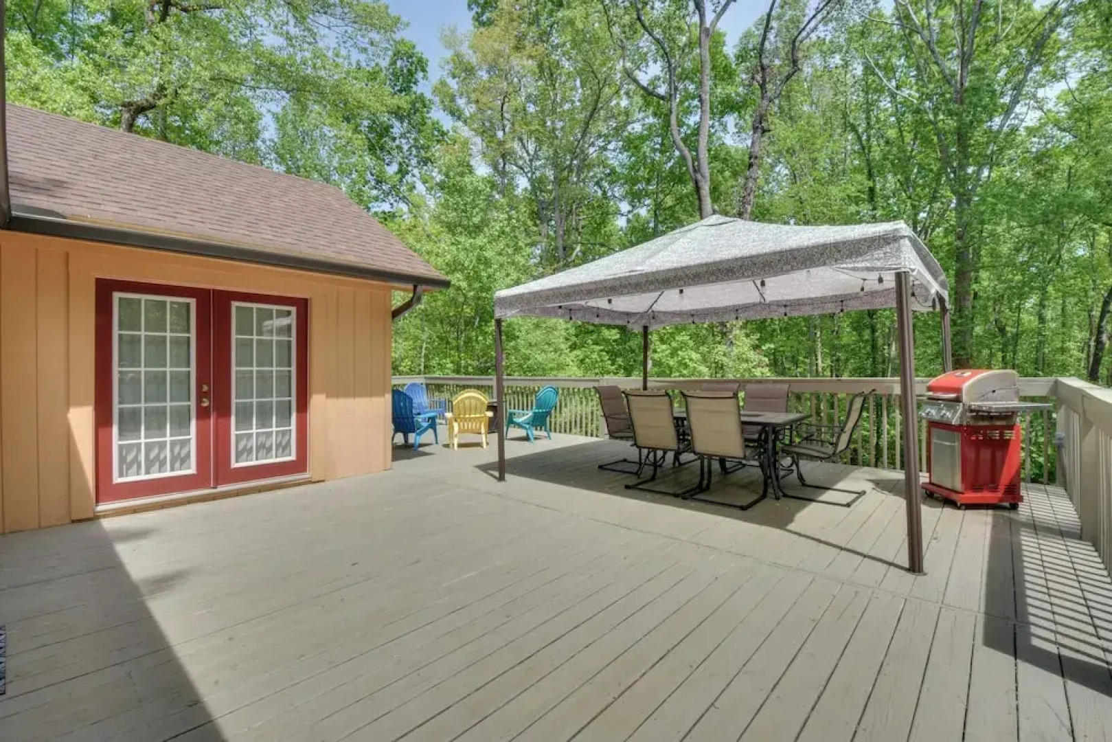 The Lake Place Cabin w/ Golf Cart & Free Kayaks!