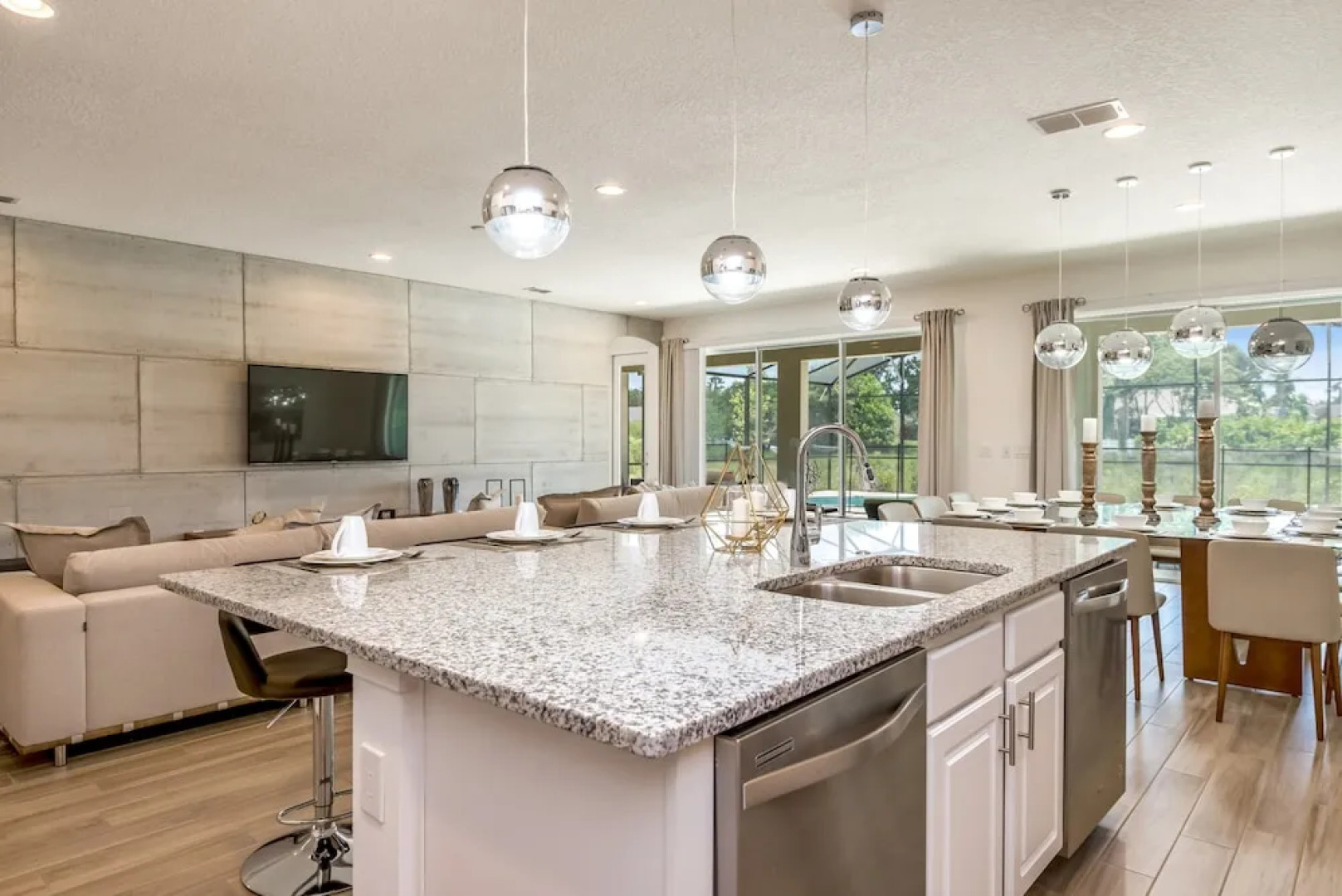 Solterra - 5212 Oakbourne Avenue