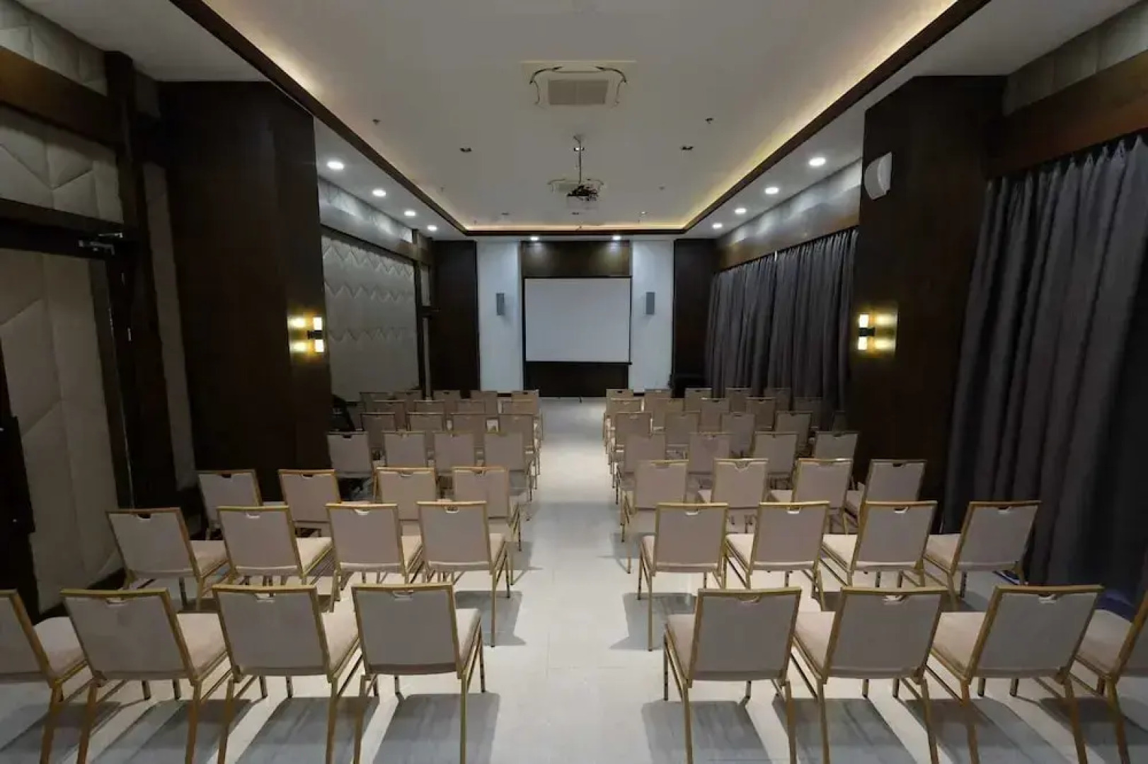 Cebu One Tectona Resort Hotel