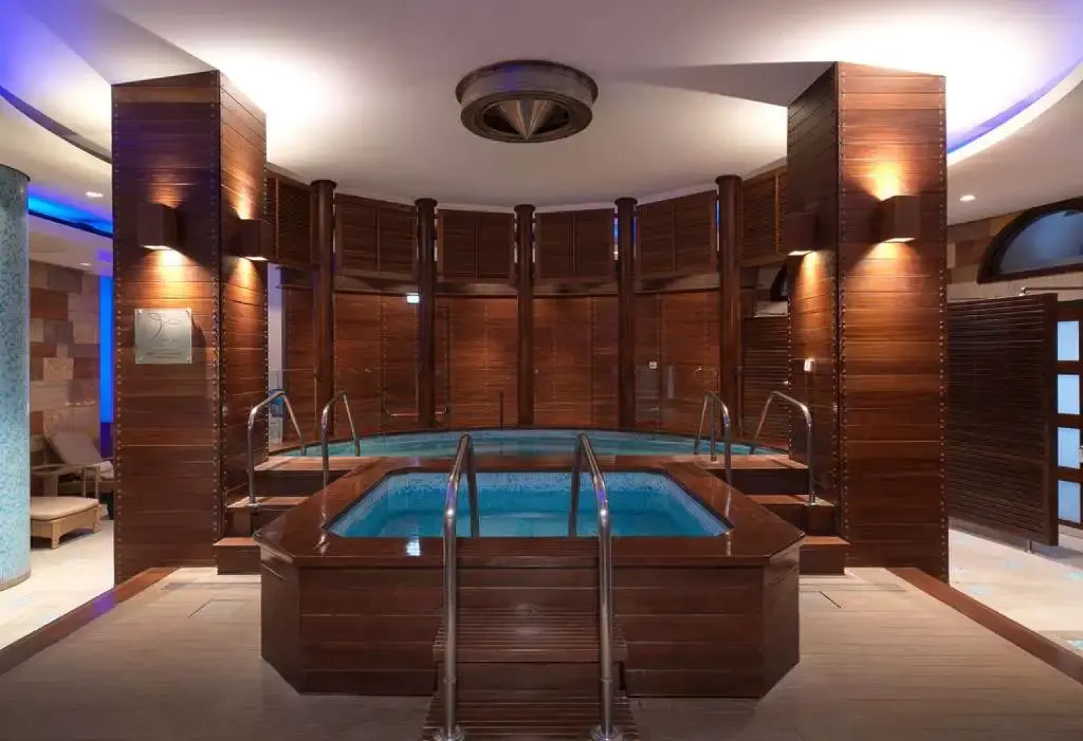 Columbia Beach Resort