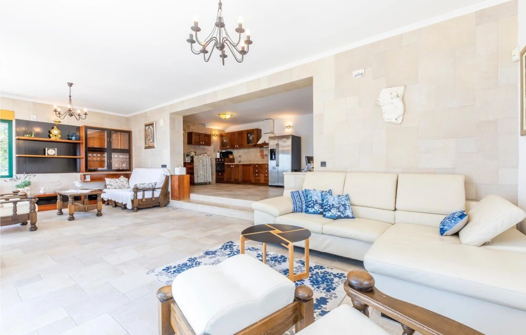 Beautiful Home in Mimice With Wifi and 3 Bedrooms