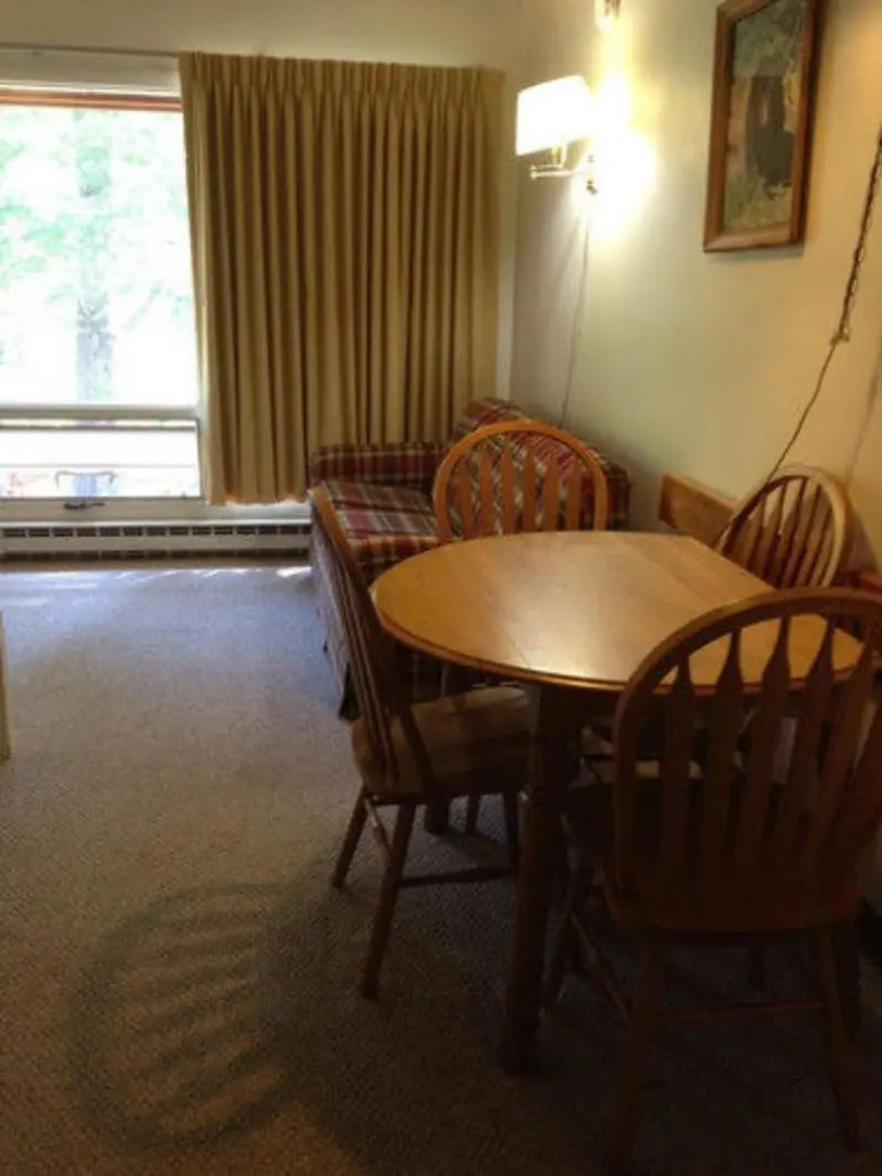 Evergreen Valley Inn by Coolvacay