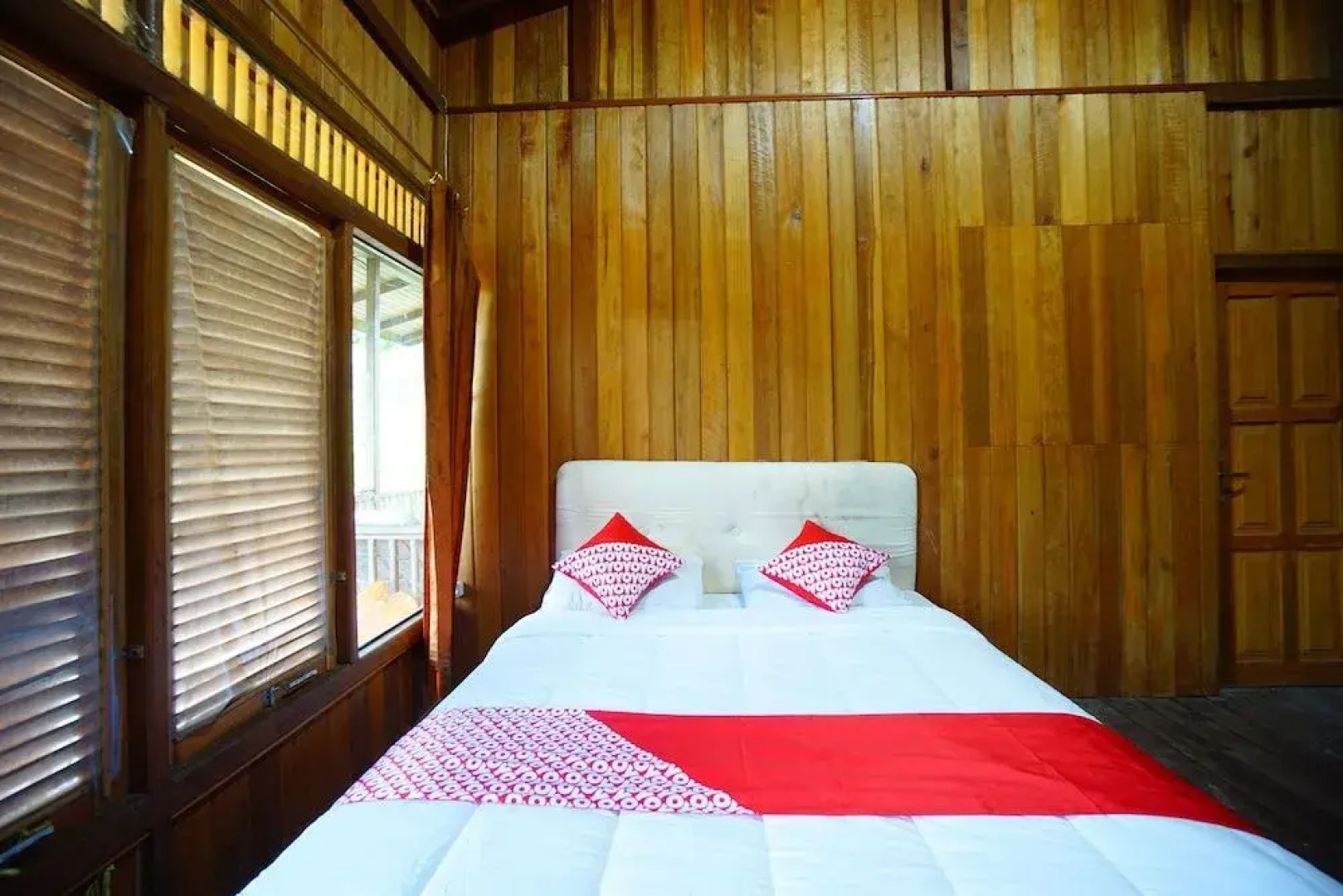 OYO 1254 Golden Lake Resort