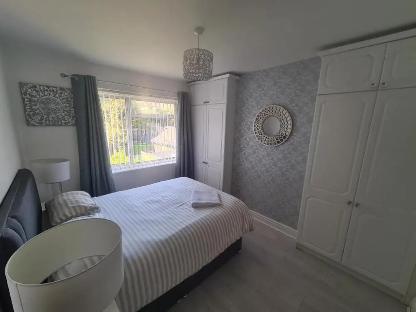 Impeccable 4-bed House in Bilston