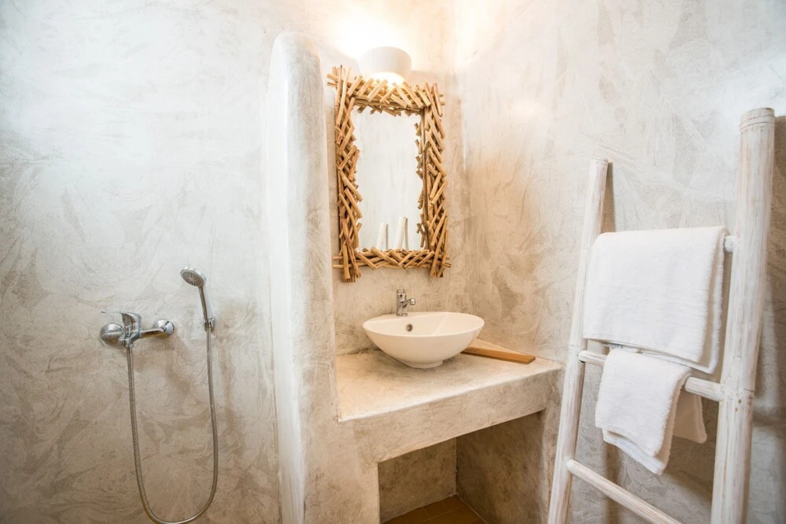 Funky holiday home with pool, next to the beach by VillaRentalsgr