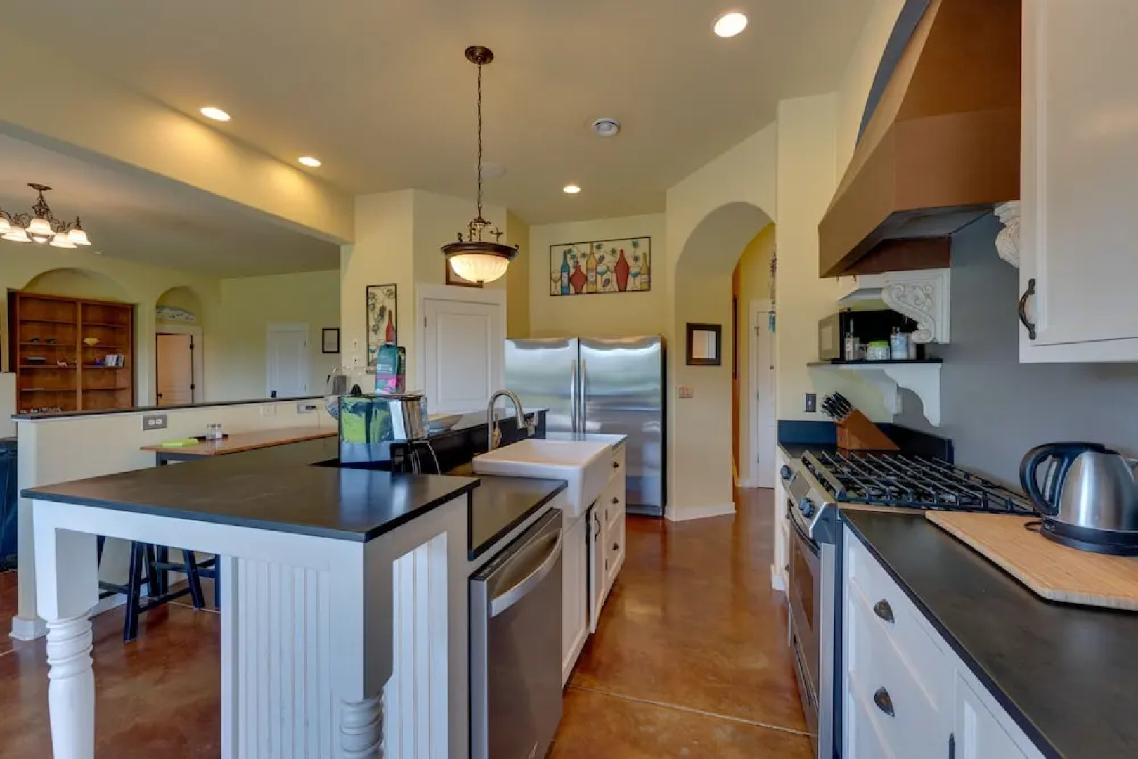 West Richland Home w/ Vineyard & Mountain Views!