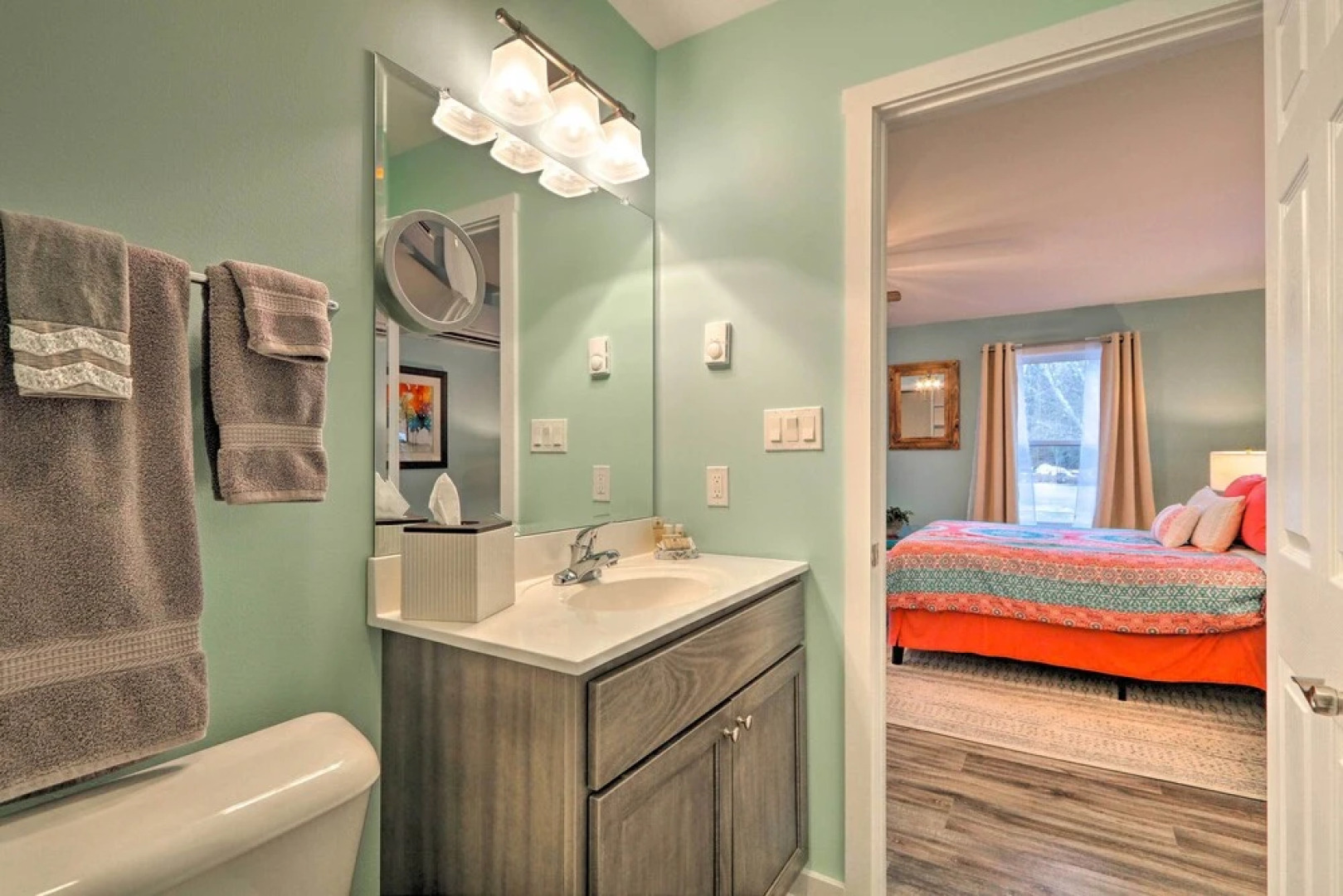 Unwind Fireside! Poconos Cottage 12 Mi to Slopes