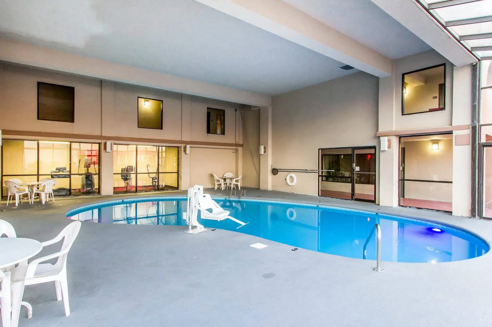 Econo Lodge & Suites Clarksville near Governors Square Mall