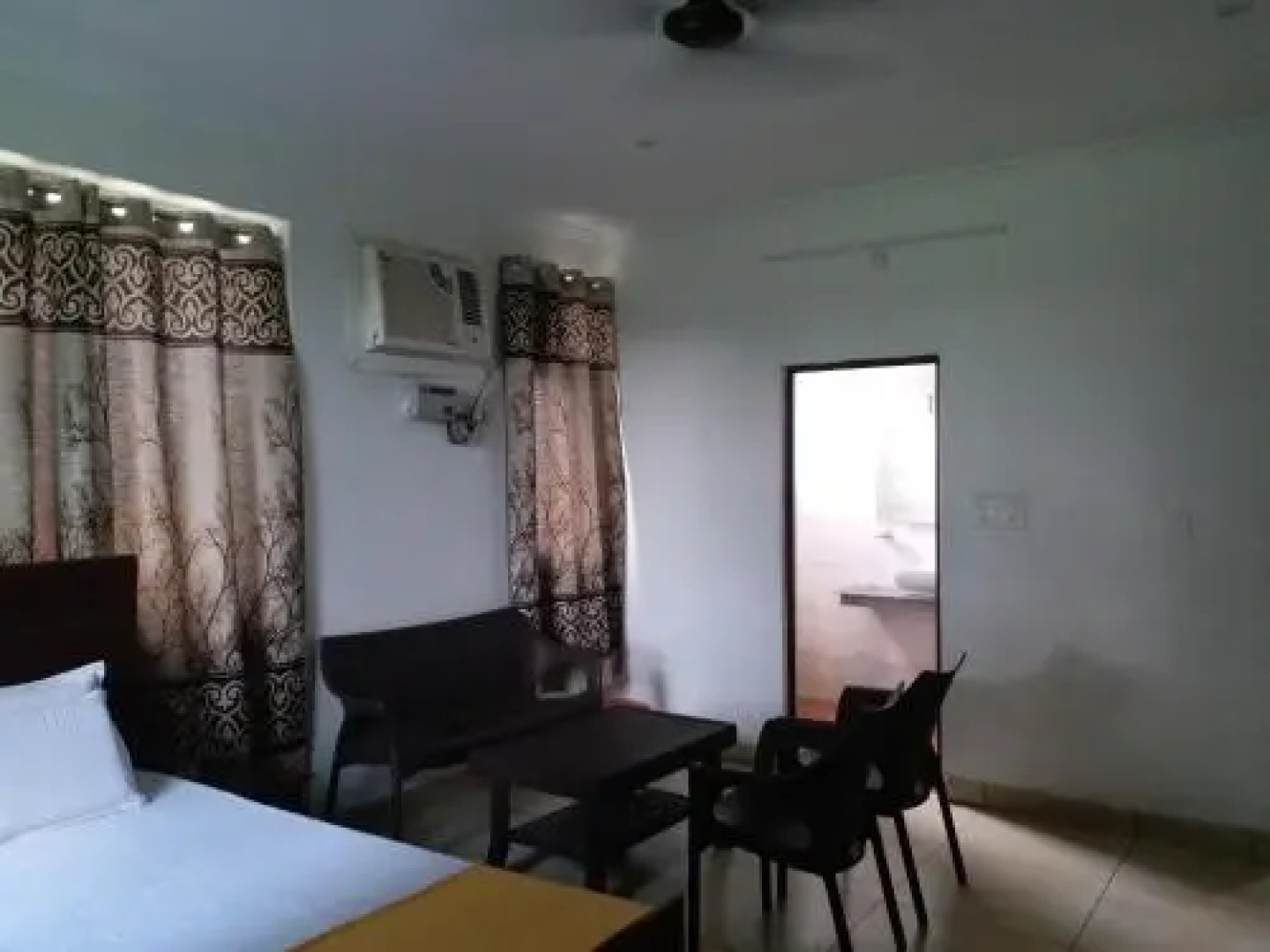 Krishna Hansraj Hotel