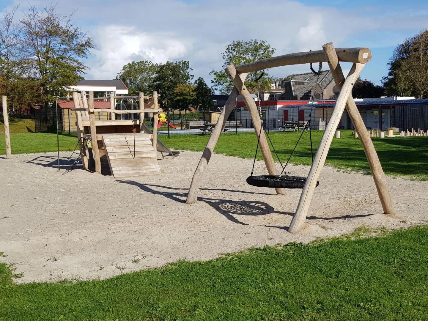 Tidy chalet with a microwave, near the Wadden Sea