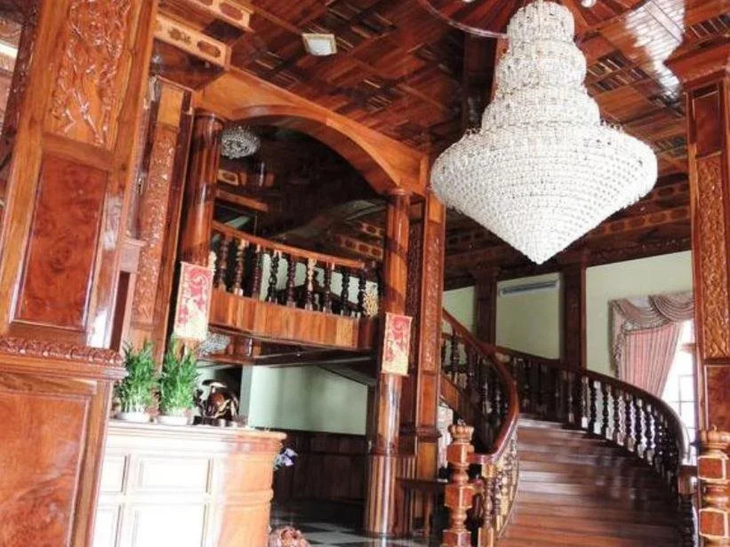 Luck Life World Hotel