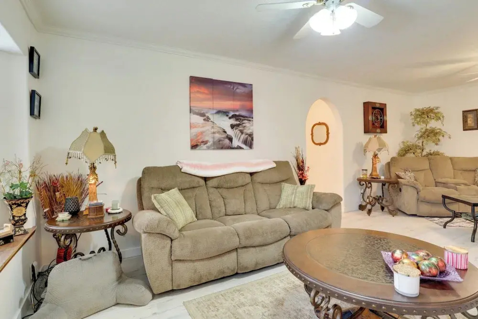 Salem Getaway w/ Hot Tub Near Parks & Boating!