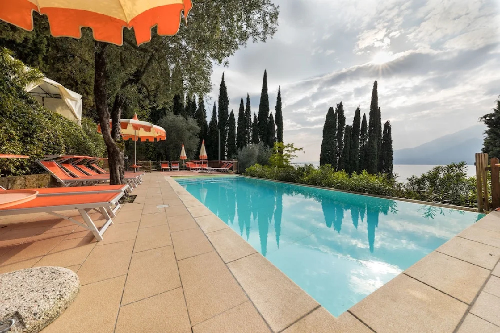 Residence Gardasee Apartments with Lake View