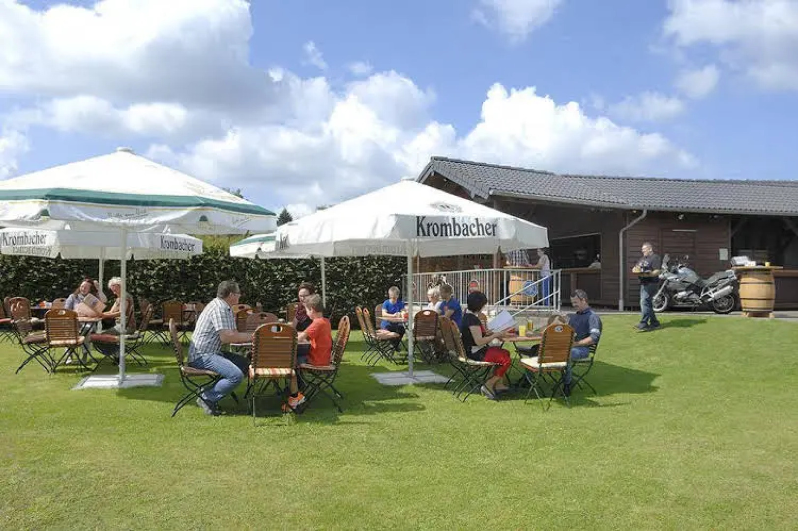 Harmony beim Holzschnitzer