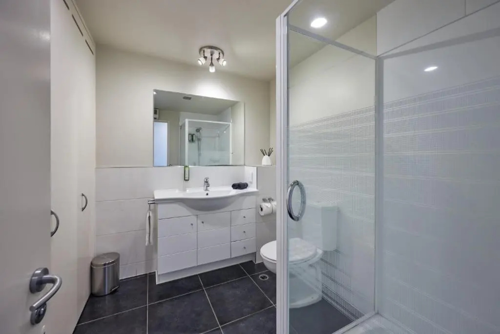 Waves on the Esplanade Apartments