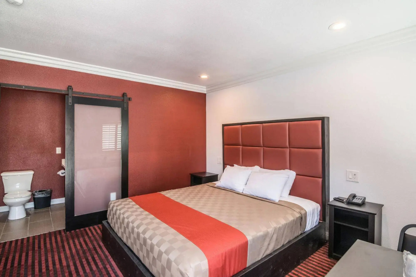 Rodeway Inn & Suites