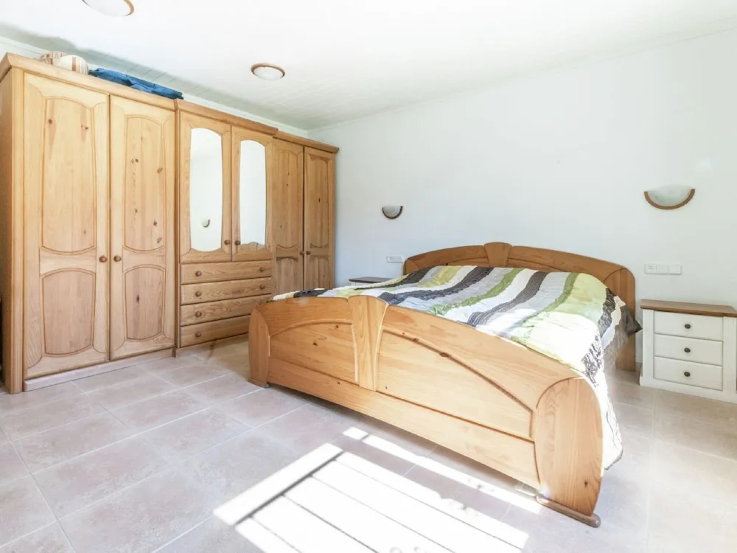 Fantastic Holiday Home With Private Pool at the Port Including a Private Berth