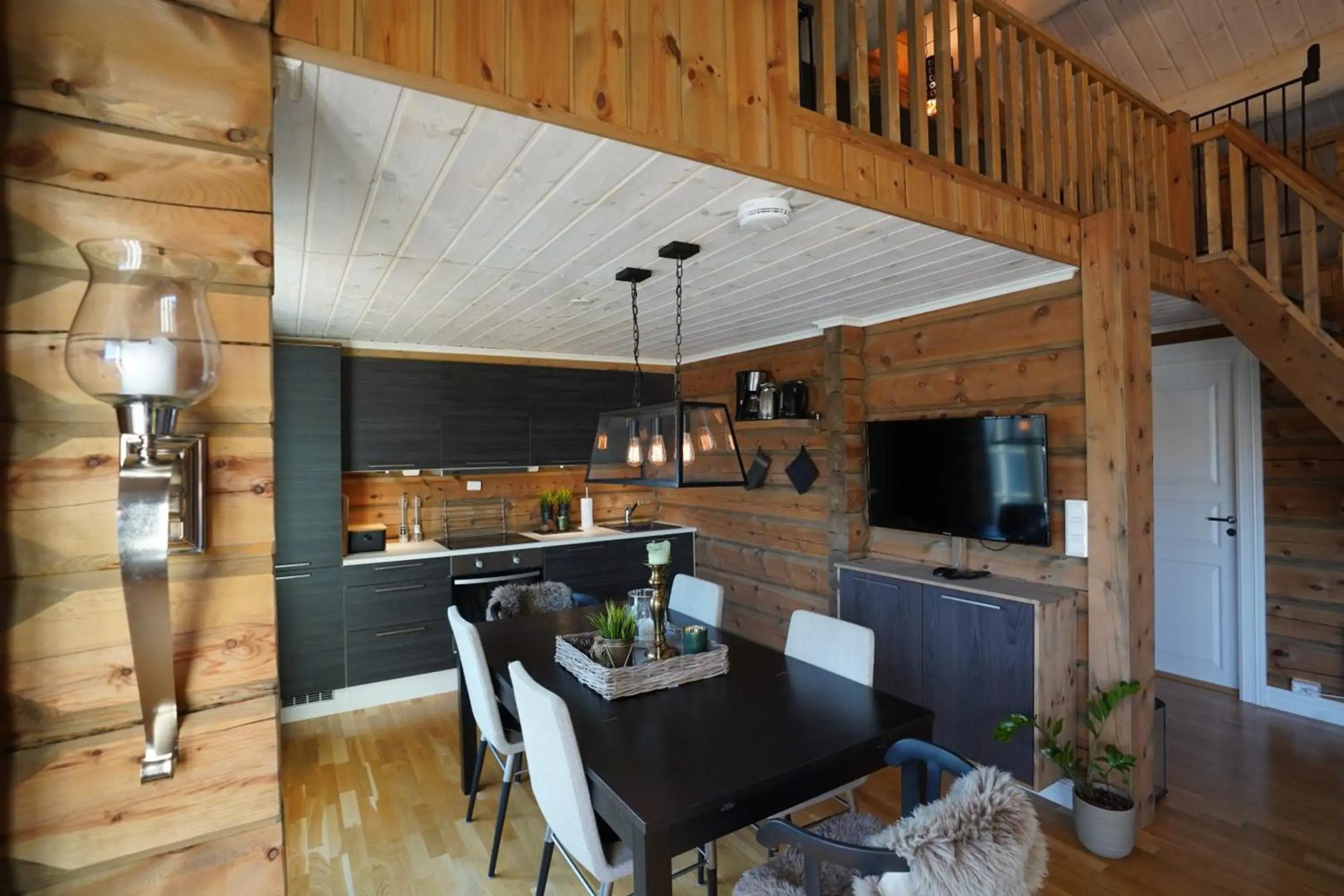 Lake View Apartment with loft