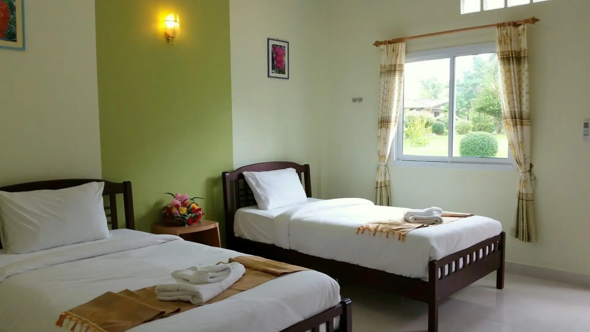 Tanaosri & Creekside Resort