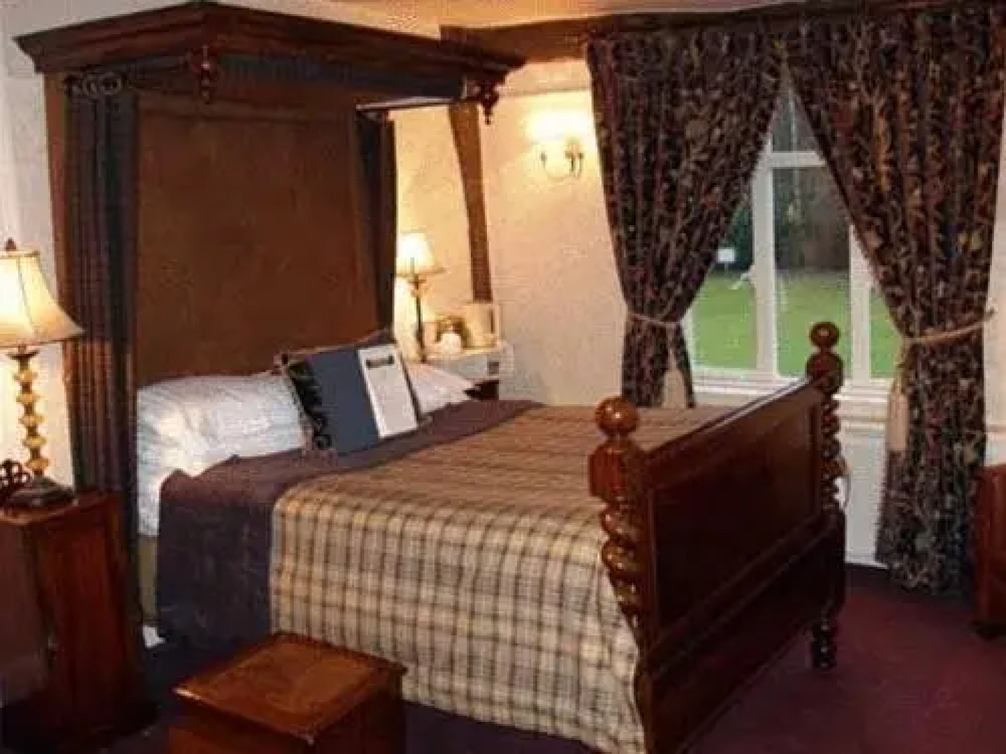 Ravenwood Hall Hotel