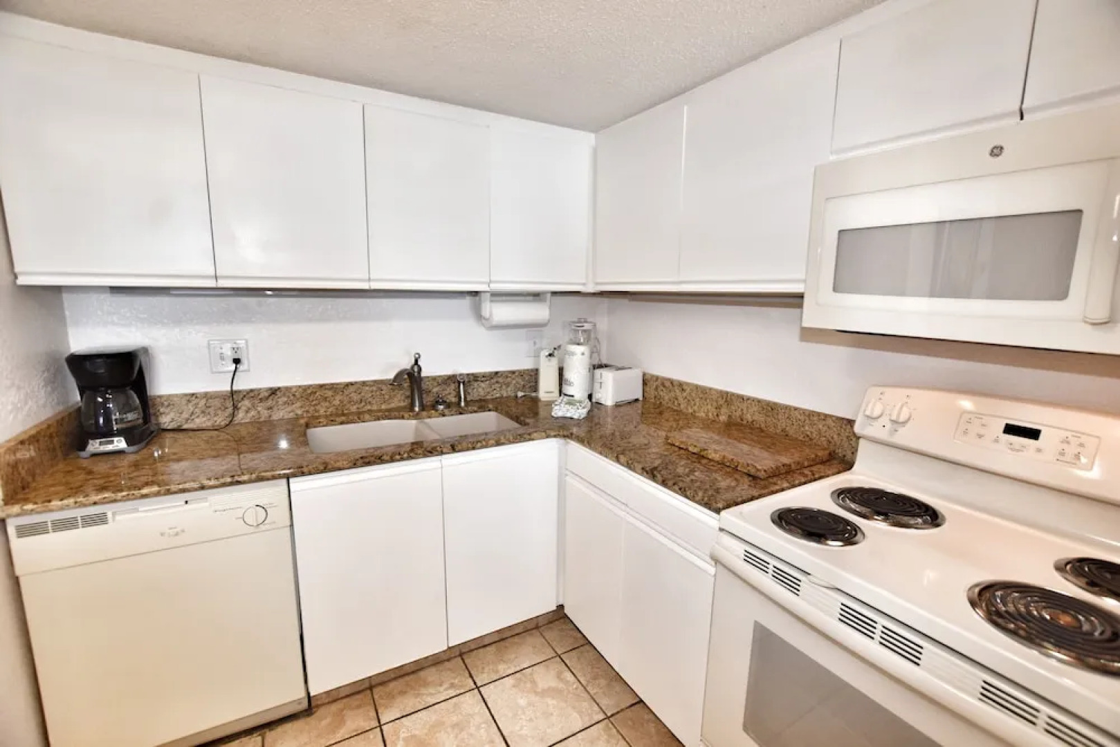 0111 Waters Edge Resort 2 Bedroom Condo by Redawning