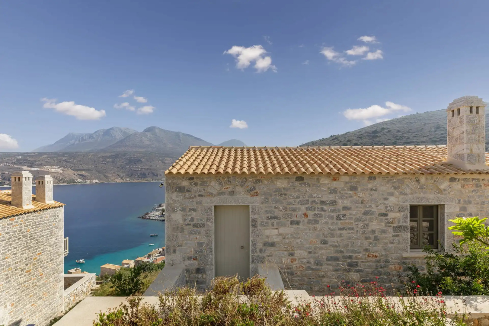 Trapela Limeni Luxury Suites