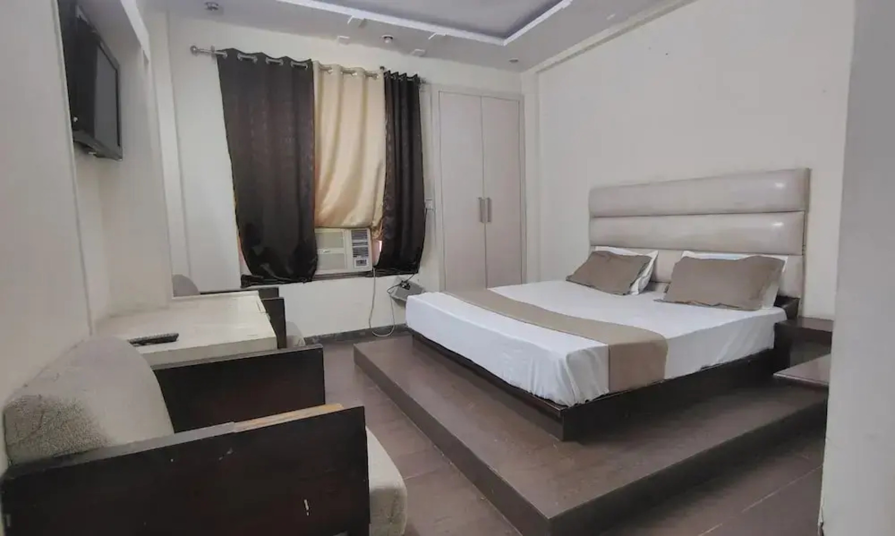 nancy paradise hotel