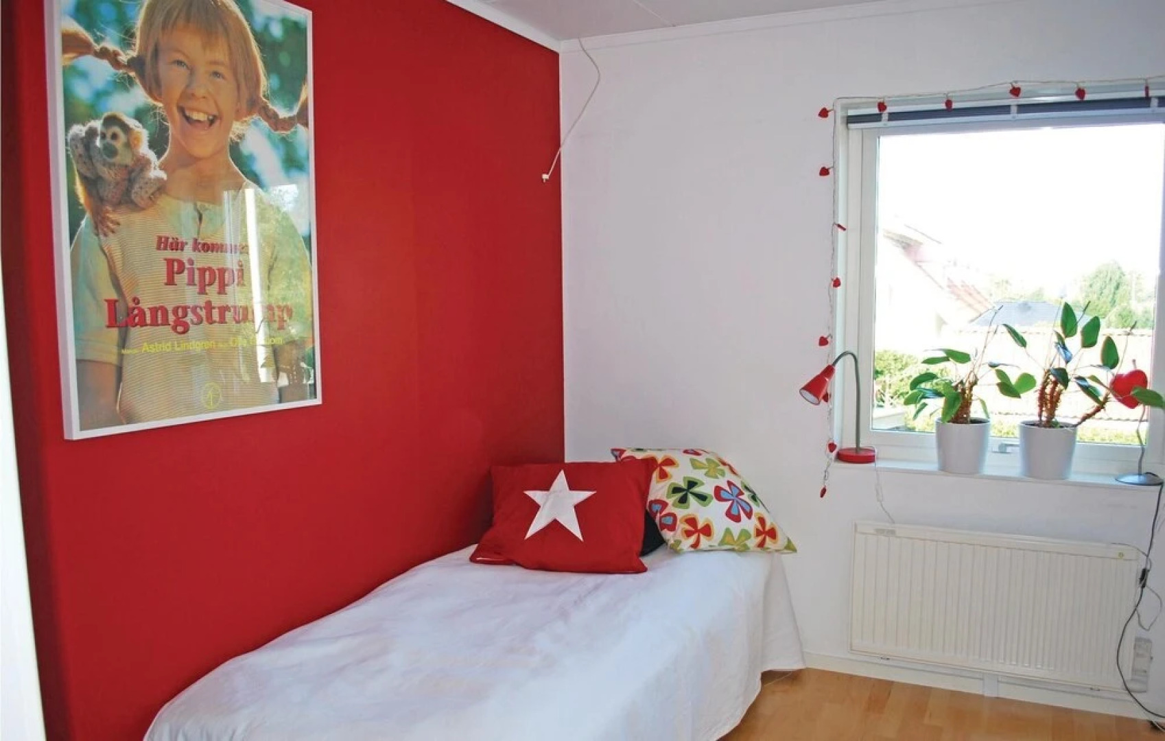 Beautiful Home in Västra Frölunda With 3 Bedrooms and Wifi