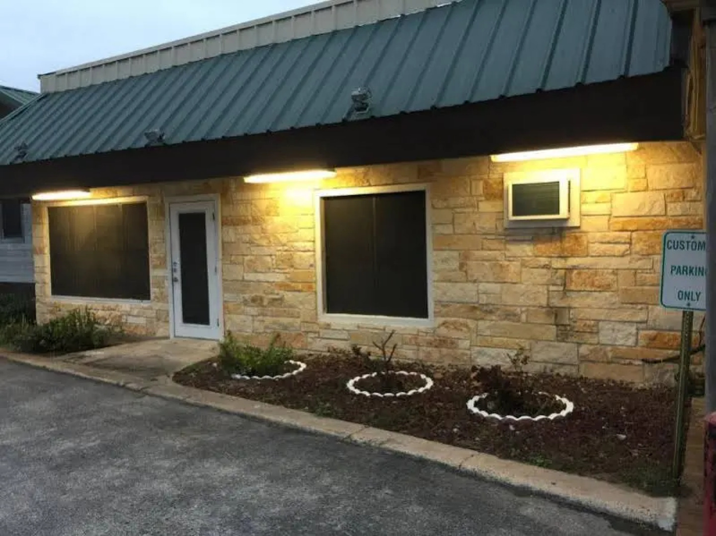 Knights Inn - George West