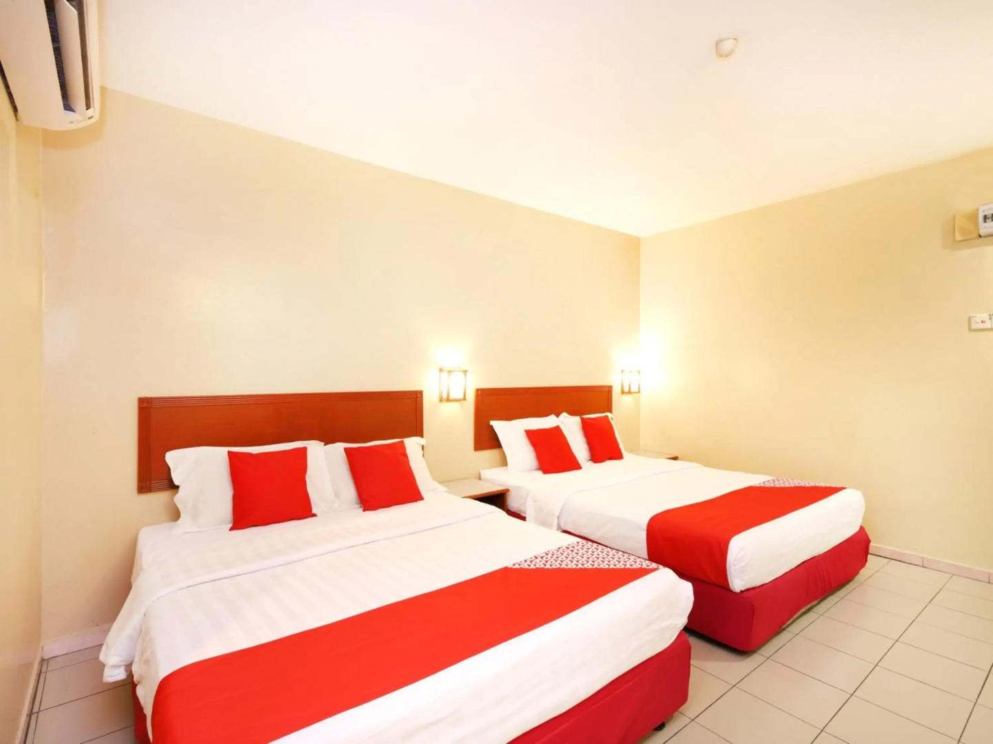 Super OYO 447 Comfort Hotel Meru