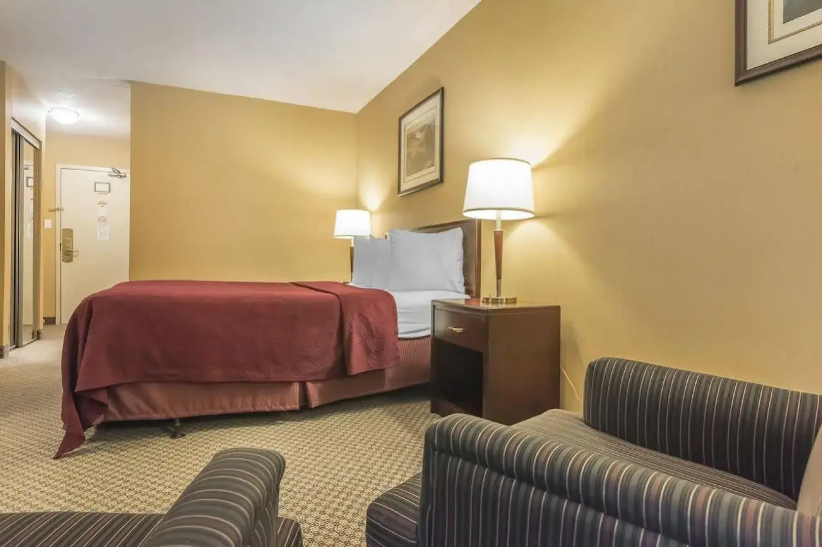 Jolly Roger Inn & Resort