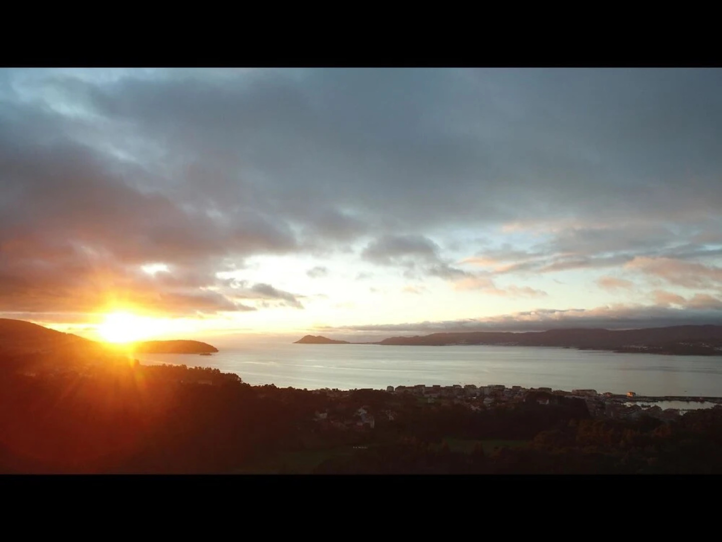 Spacious and Sunny Apartment With Garden Directly on the Beach of Aguieira