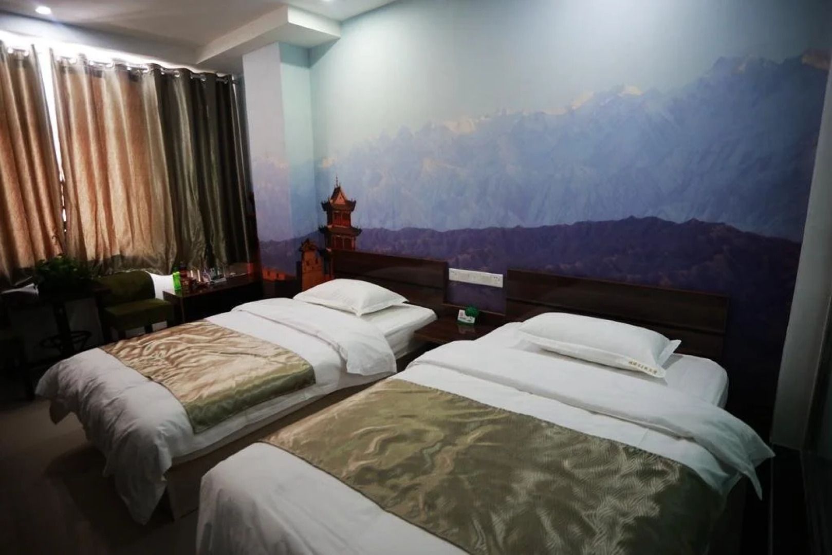 Jiayuguan City Hard Rock Hotel art theme