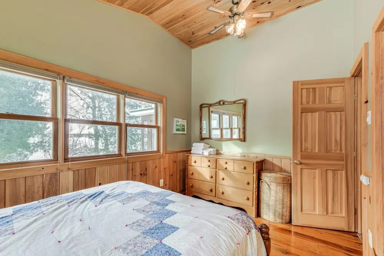 Waterfront North Hero Home w/ Screened Porch