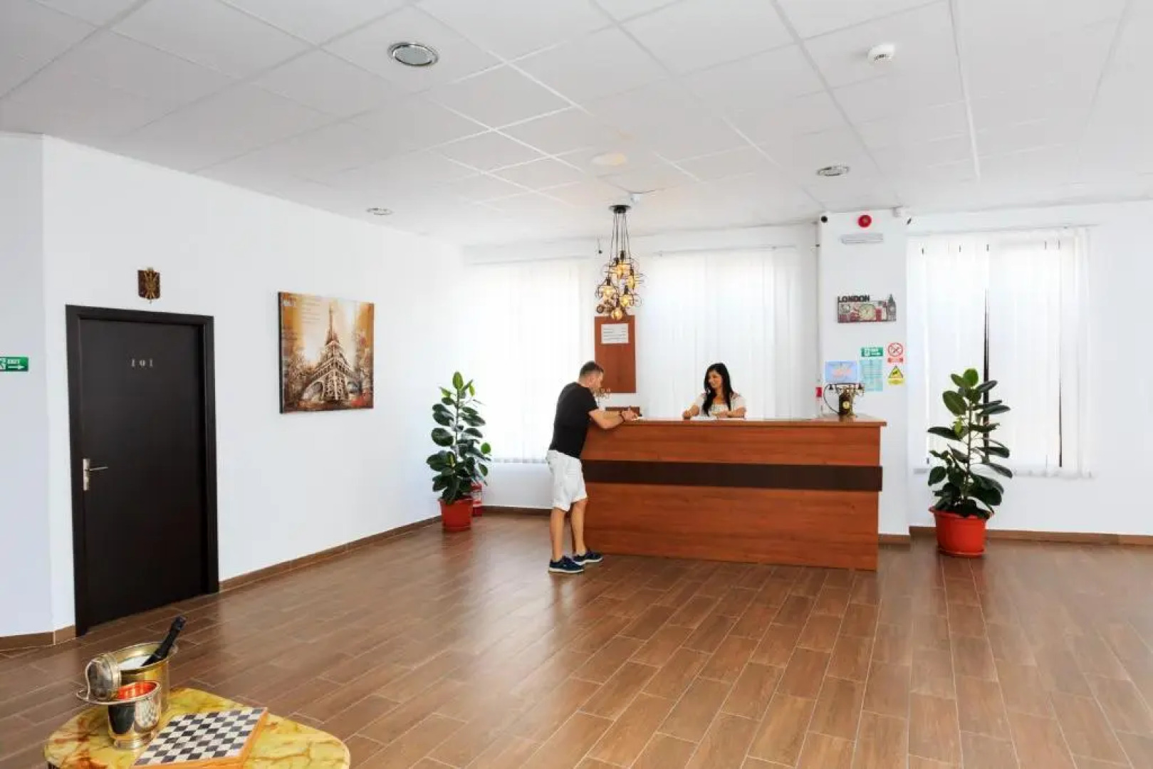 Corner Center Rental