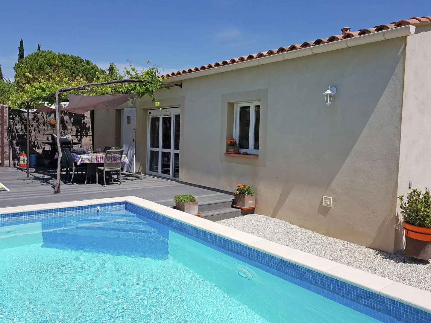 Beautiful Villa in the Vineyard Village of Tavel with Pool