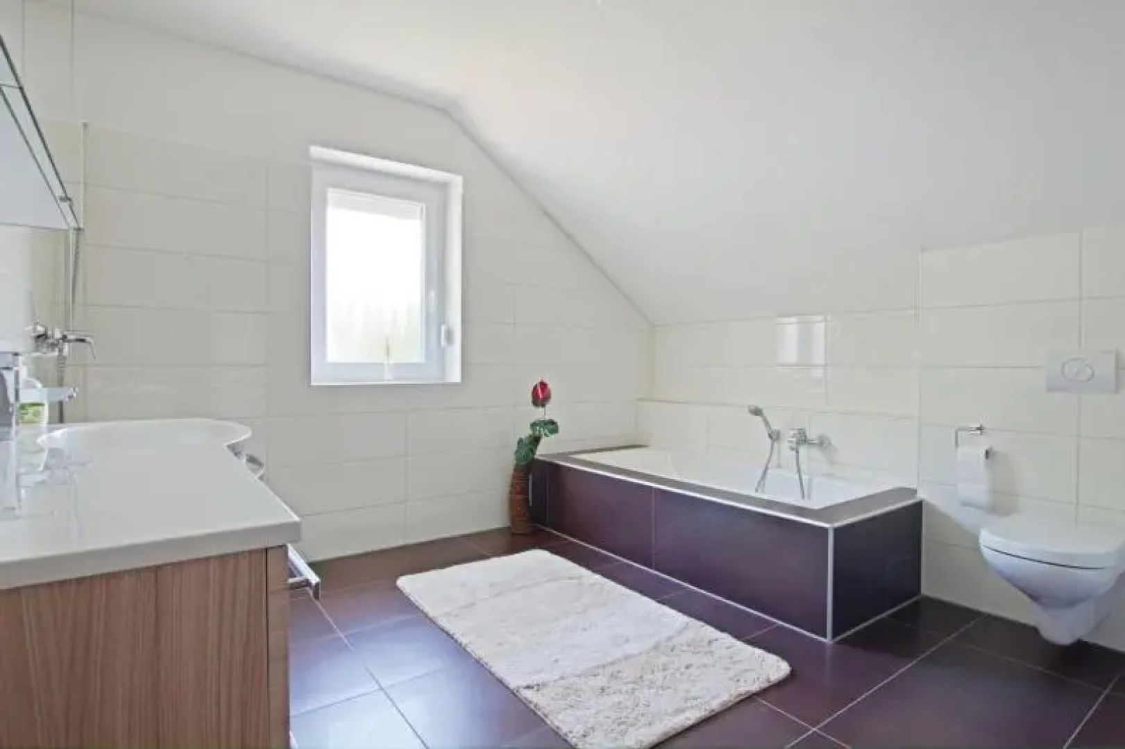 ID 4945 - Private Rooms