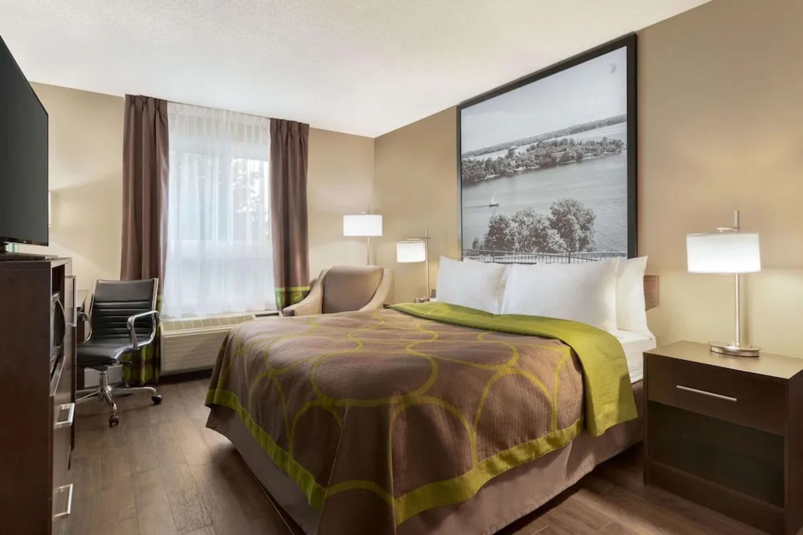 Super 8 Ajax/Toronto On