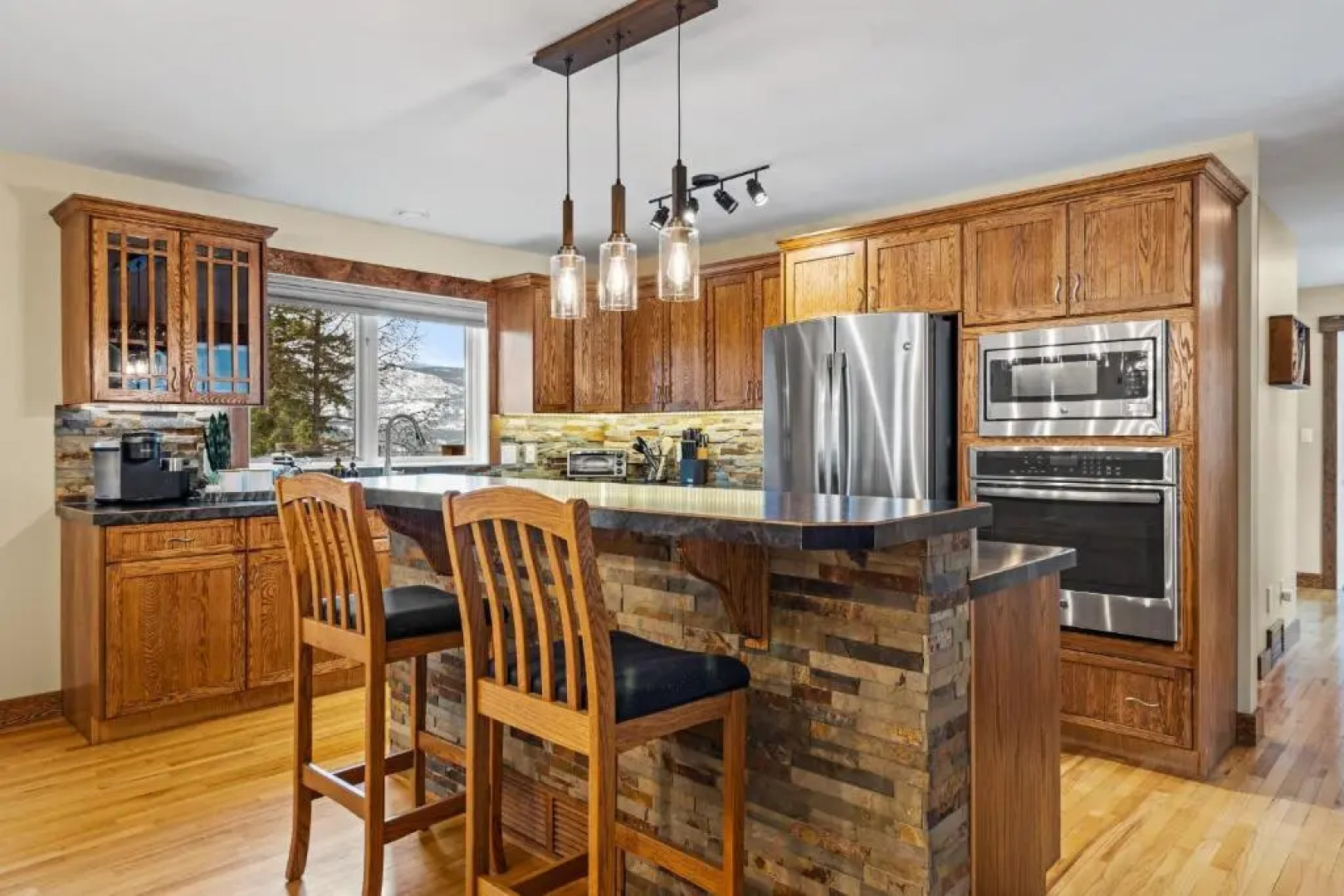 The Caribou Lodge I HotTub I Fireplace I Sleep16