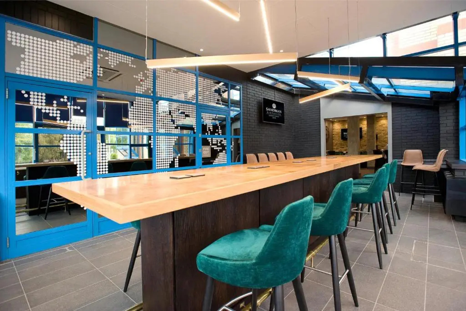 Sandman Signature London Gatwick Hotel