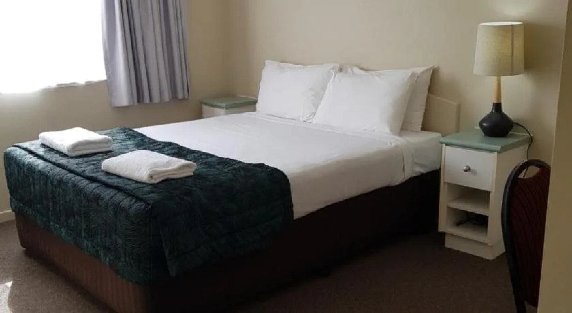 Earls Court Motel & Apartments