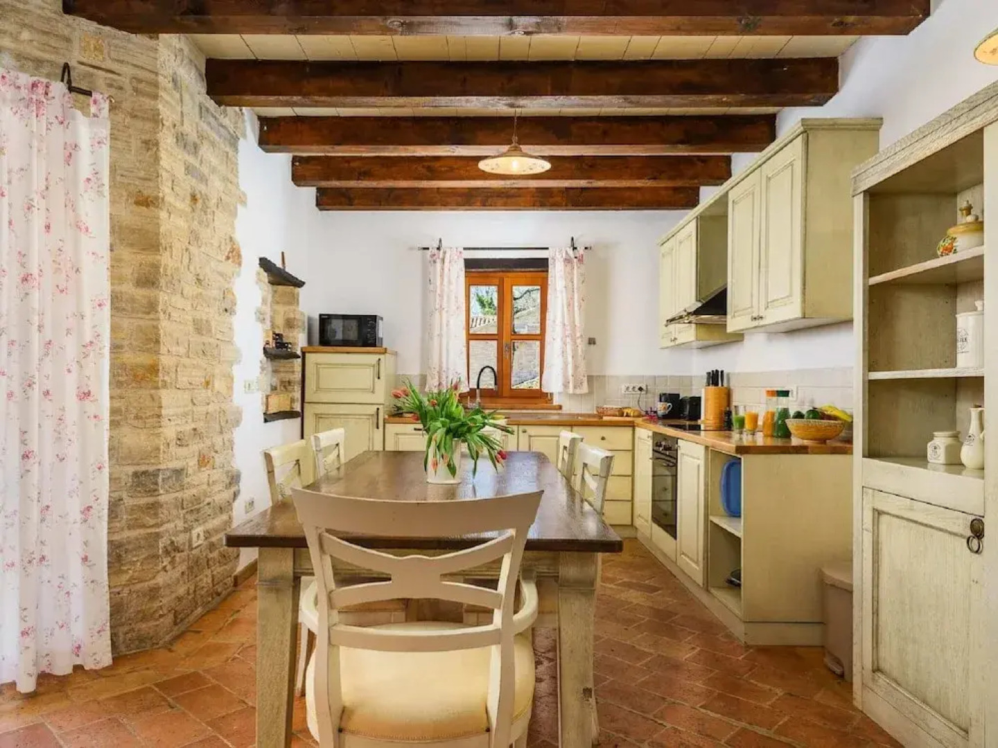 Beautiful Stone Villa in Tinjan With Swimming Pool