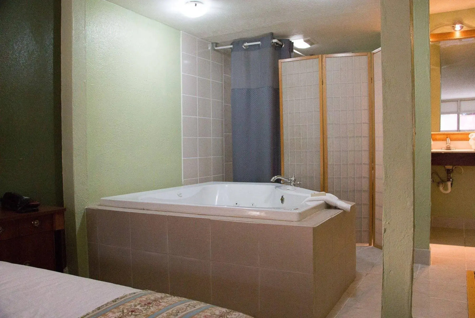 Cocomo Inn and Suites