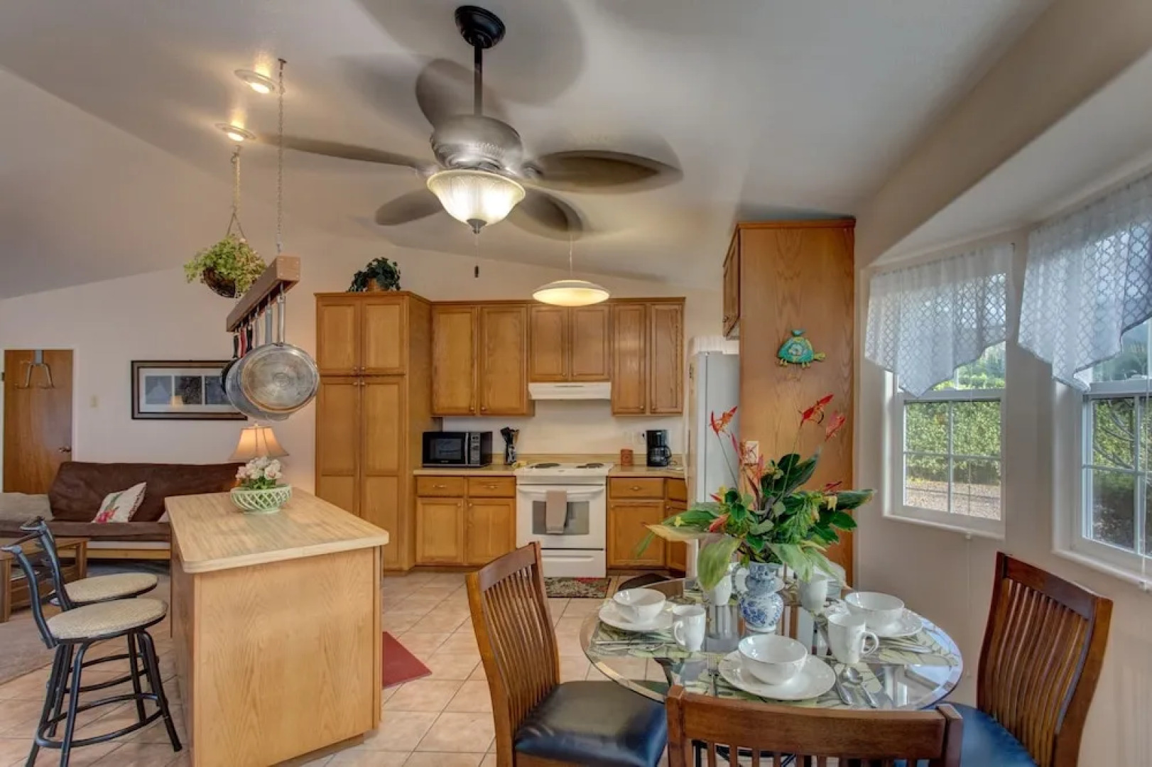 Hale O Makani 3 Bedroom Home by RedAwning