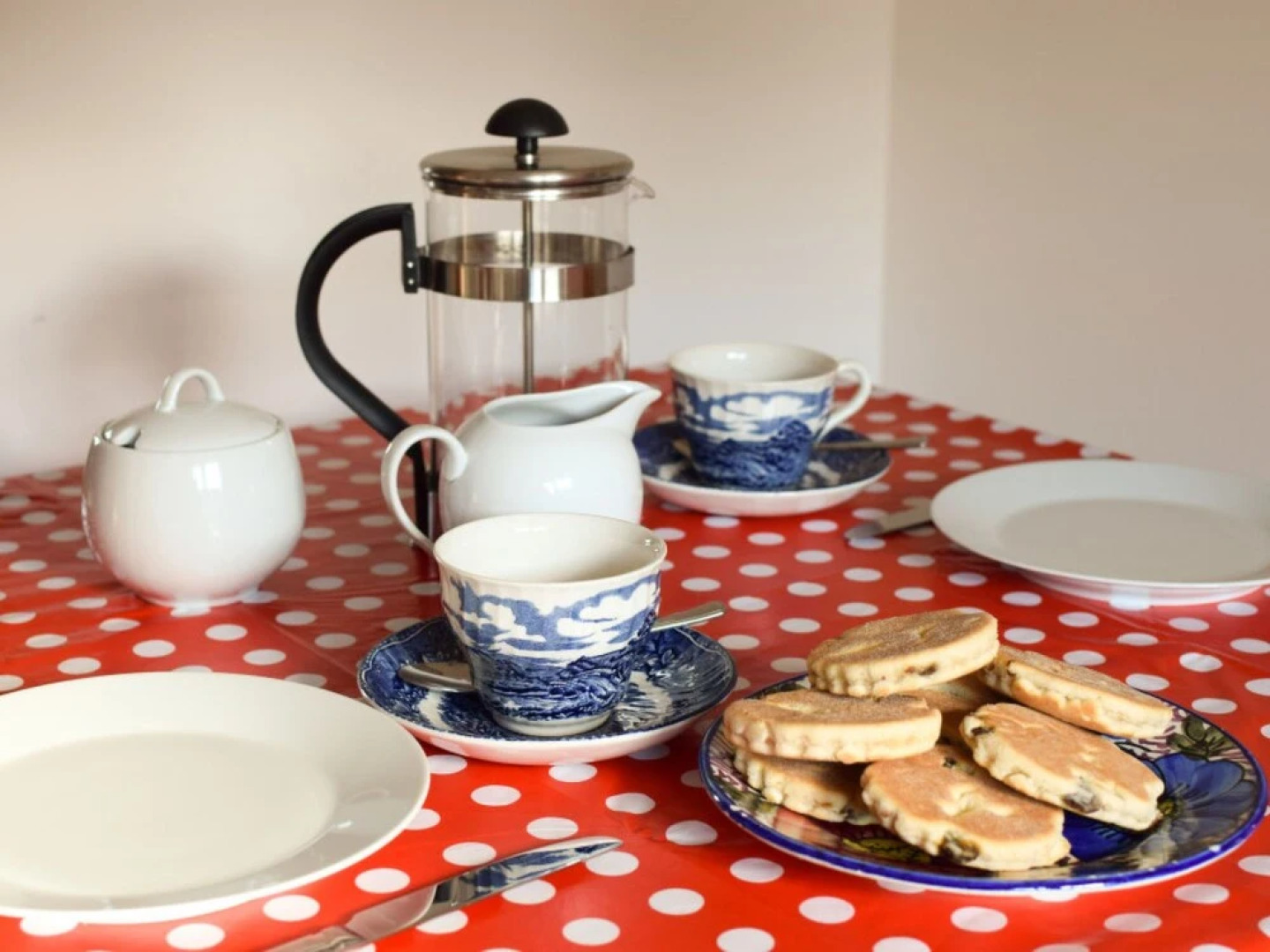 Dau Draeth Dinas Cross